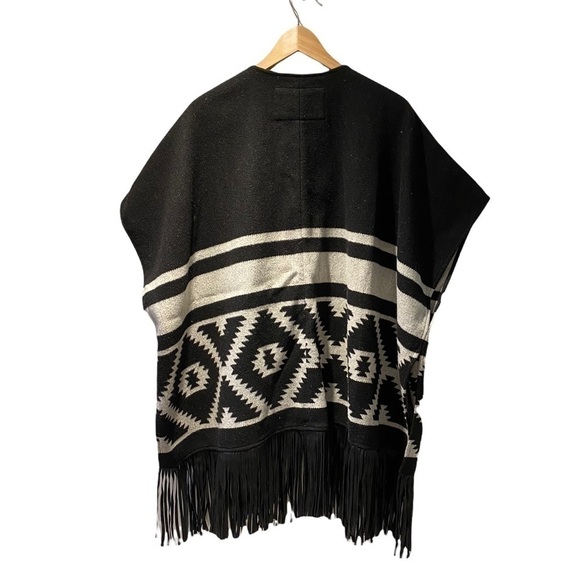 đť…şBCBGENERATION Zippered Poncho Cape - Picture 5 of 6